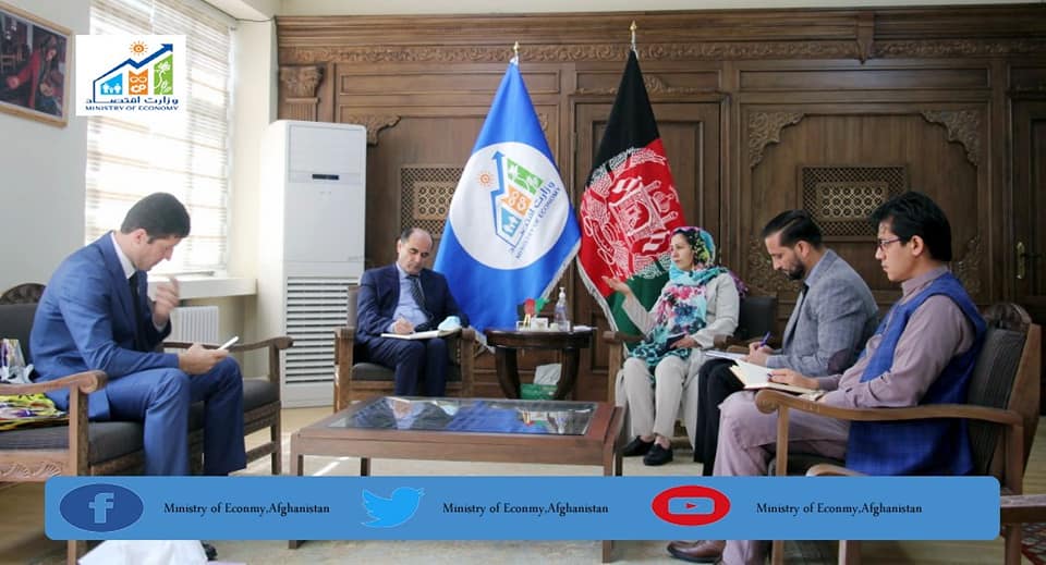 دوکتور کریمه حامد فاریابی وزیر اقتصاد با سفیر جمموری تاجکستان در کابل دیدارکرد