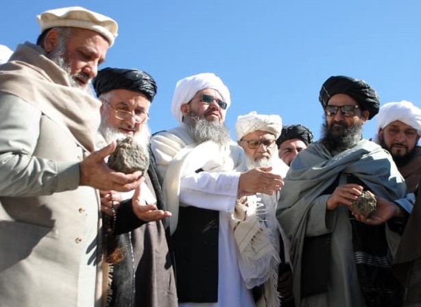 The deputy prime minister for economic affairs, Hajji Mullah Abdul Ghani Baradar Akhund, at the head of a high-ranking delegation, visited the Aynak copper mine in Logar province