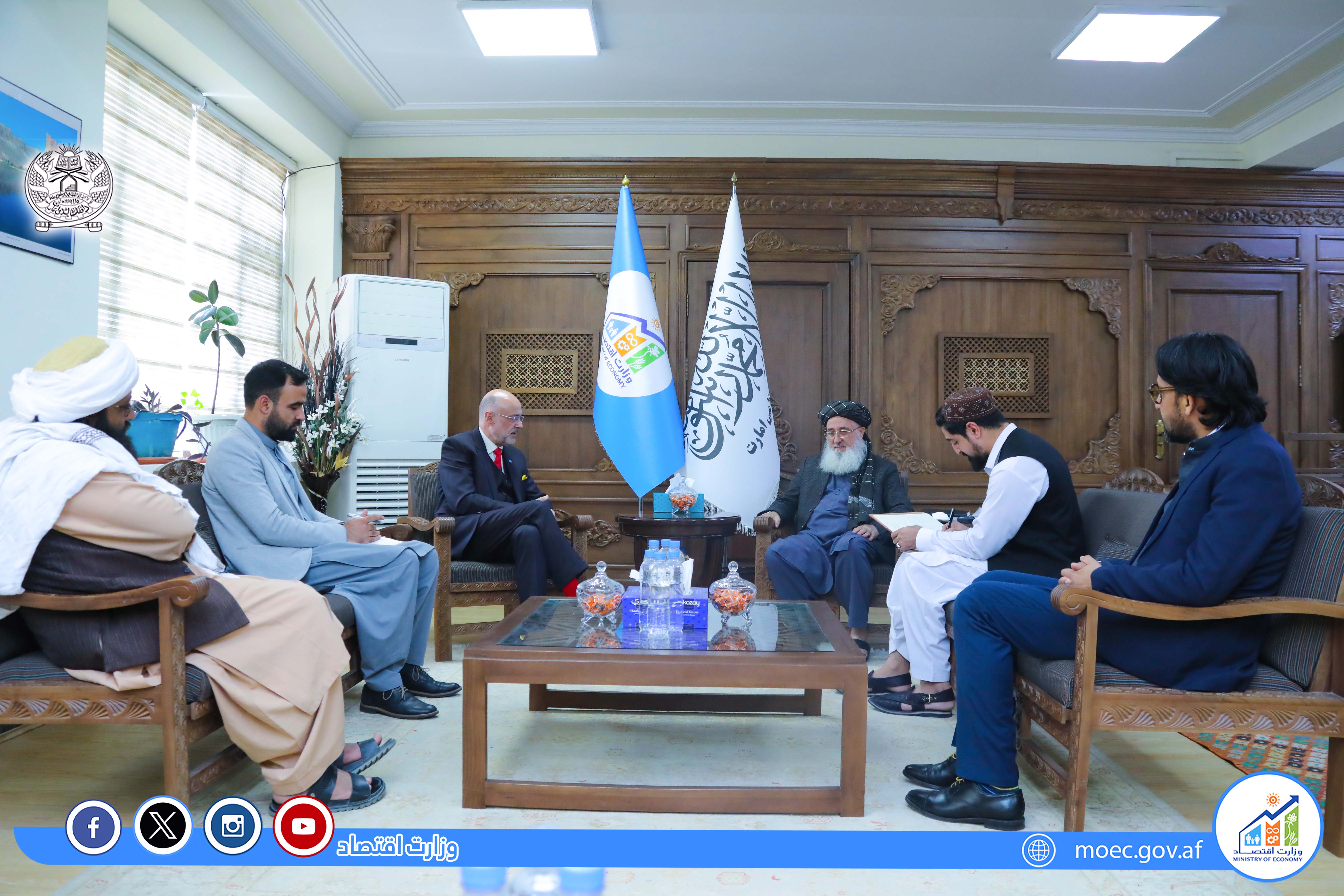 سرپرست وزارت اقتصاد، با  فرانس اکیزا رئیس یونیسف برای افغانستان و تیم همراه شان  دیدار کرد
