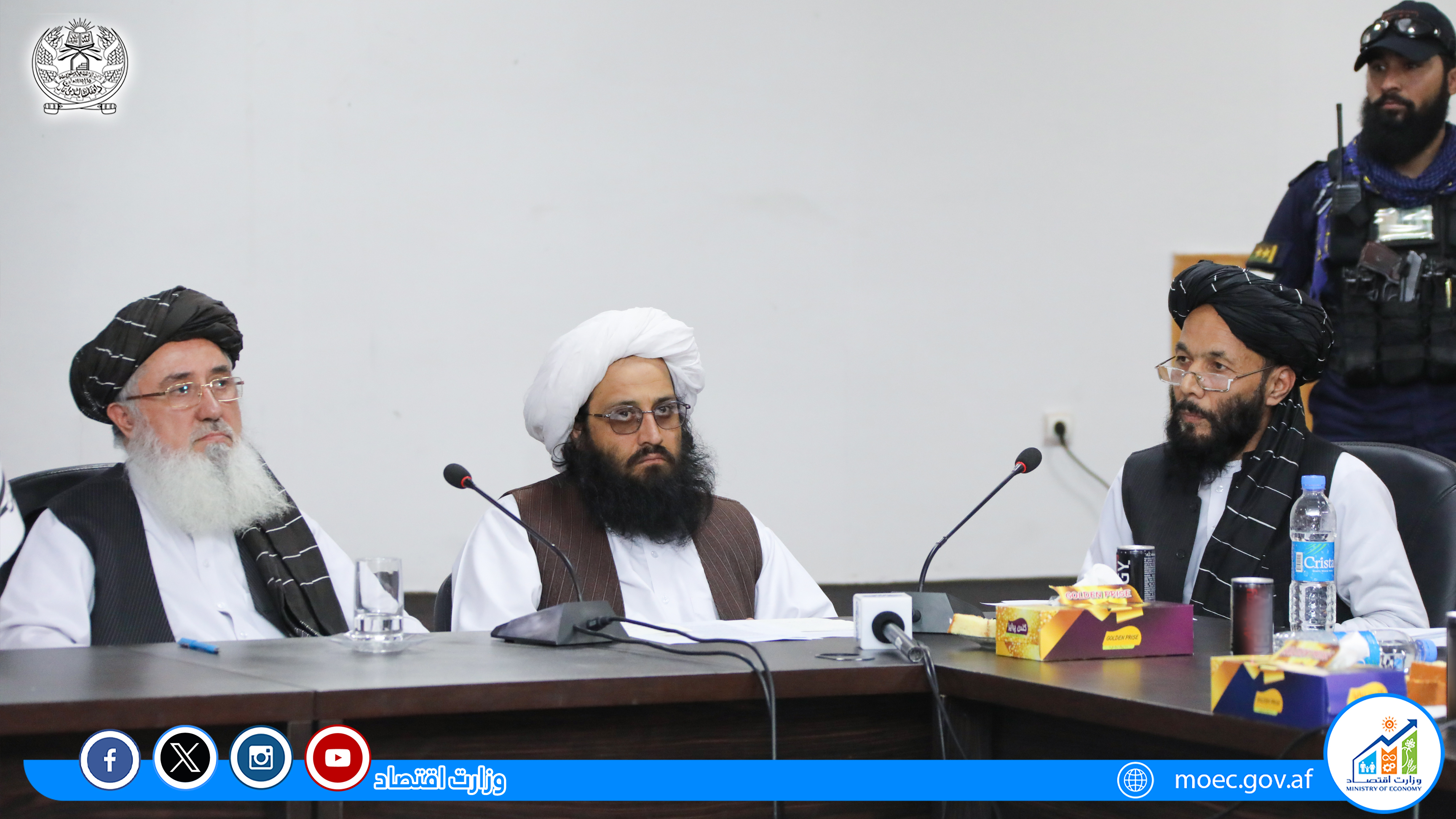 Arranging a meeting of Alhaji Qari Din Mohammad Hanif, Acting Minister of Economy, in order to accelerate aid and humanitarian activities with officials of domestic and foreign non-emirate institutions in order to reach the victims of the earthquake in Herat province.
