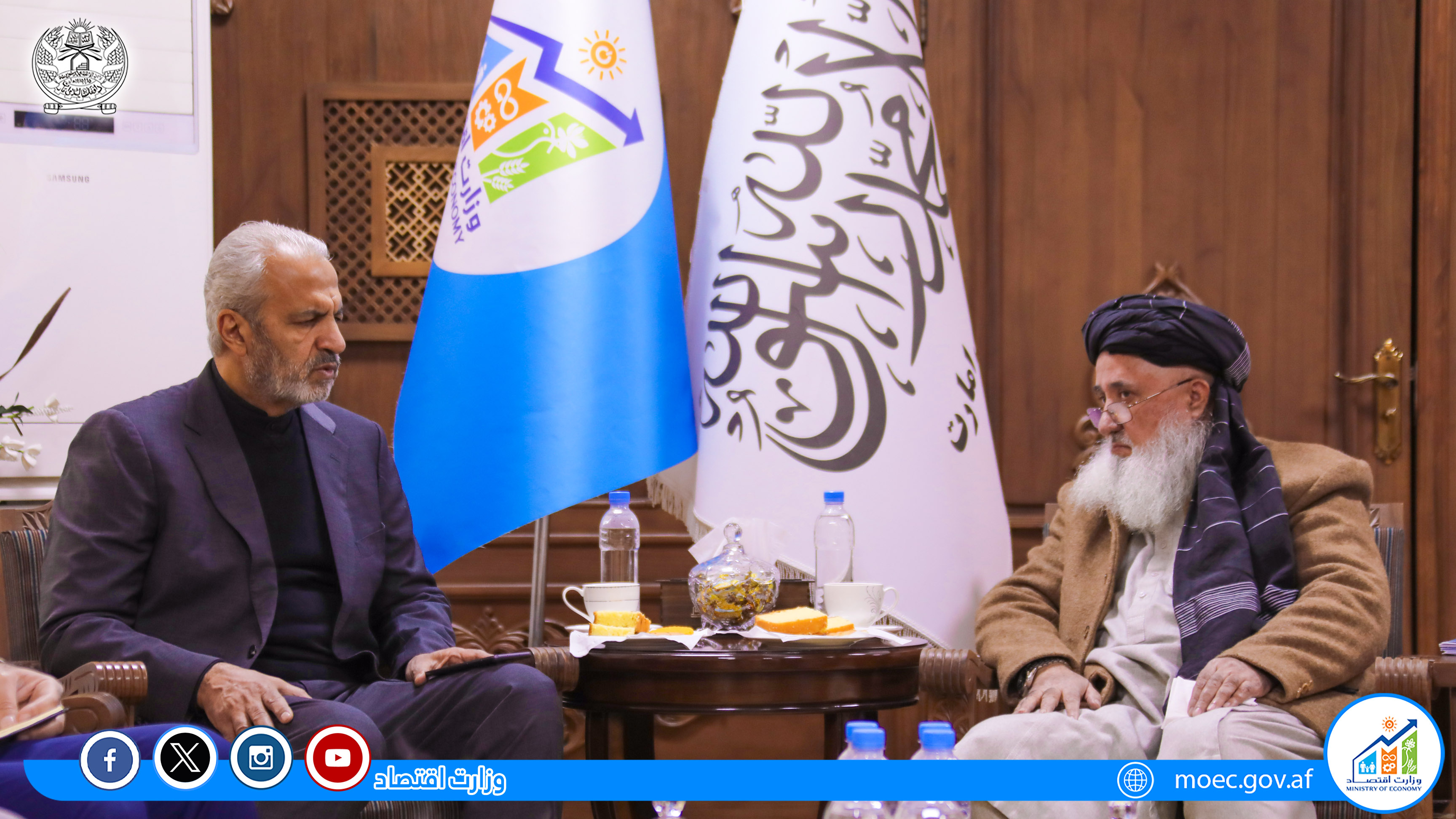 الحاج قاری دین محمد "حنیف" وزیر اقتصاد، با آقای علی ‌رضا بیکدلی، سرپرست سفارت جمهوری اسلامی ایران در کابل دیدار نمود