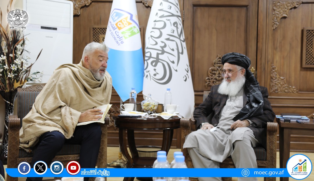 الحاج قاری دین محمد حنیف وزیر اقتصاد در دیدار با نماینده گان سازمان‌های بین‌المللی (UNAMA) و (IOM) پیرامون رسیدگی به مشکلات مهاجرین عودت‌کننده بحث نمودند.