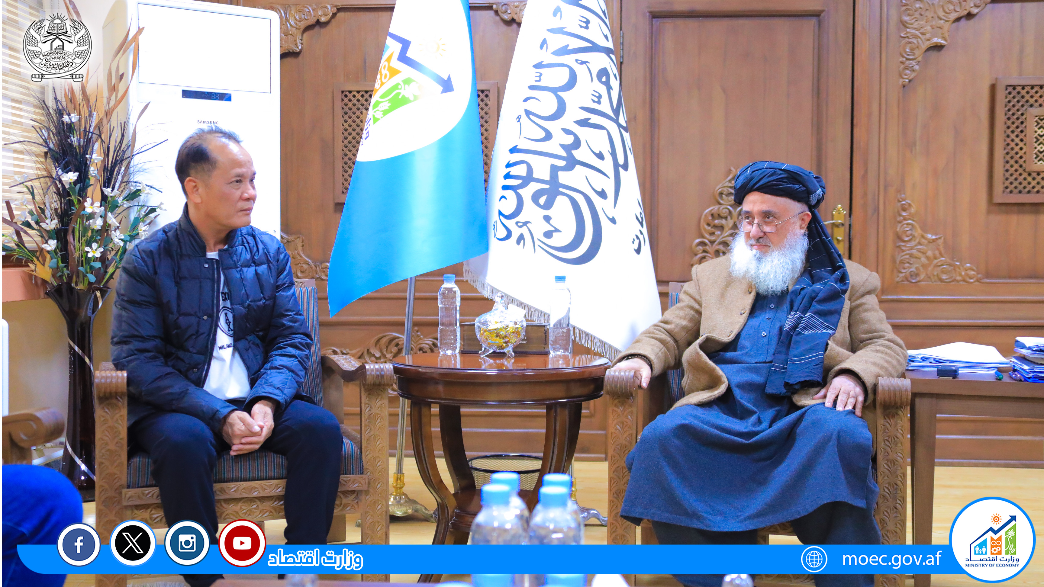 الحاج قاری دین محمد "حنیف" وزیر اقتصاد، با حای یانگ ( Hui yang) رئیس کمپنی هانکانگ گروپ و تیم همراه شان ملاقات نمودند